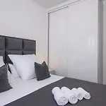 Luxurious Apartment-copacabana Only 100 M Apartment