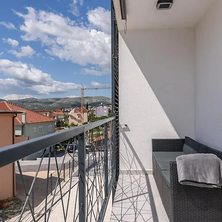 Luxurious Apartment-copacabana Only 100 M Трогир