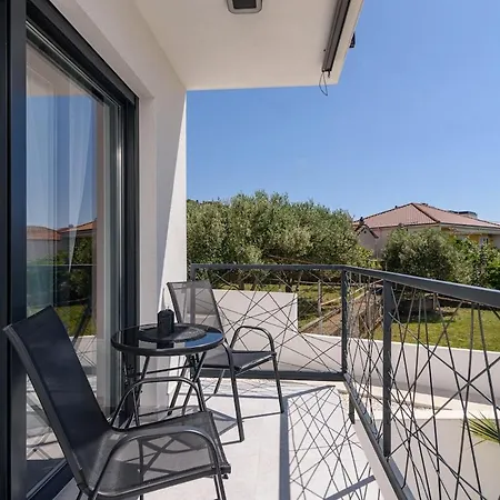 Luxurious Apartment-copacabana Only 100 M * Трогир