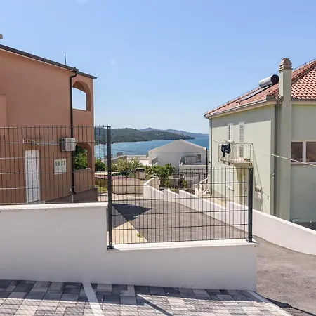 Luxurious Apartment-copacabana Only 100 M Апартаменты Трогир