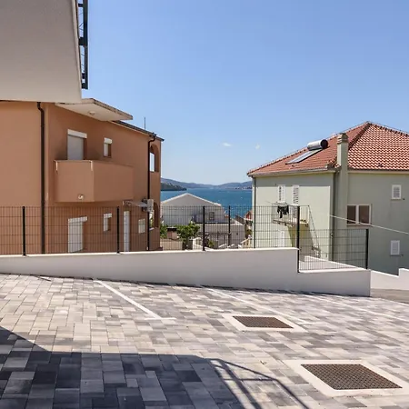 Апартаменты Luxurious Apartment-copacabana Only 100 M Трогир