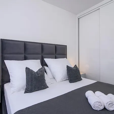 Luxurious Apartment-copacabana Only 100 M Appartement Trogir